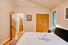 Manitou River House 113 by Avantstay A Location