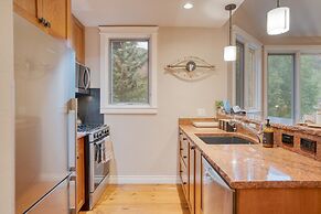 Manitou River House 113 by Avantstay A Location