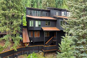 Manitou River House 113 by Avantstay A Location