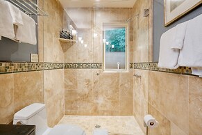 Manitou River House 113 by Avantstay A Location