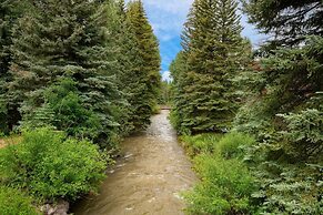 Manitou River House 113 by Avantstay A Location