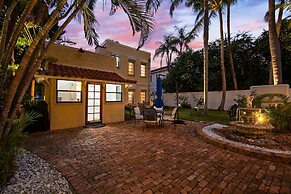 Las Olas Oasis by Avantstay Minutes to the Beach Hot Tub