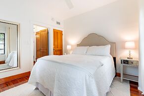 Las Olas Oasis by Avantstay Minutes to the Beach Hot Tub