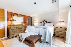 Las Olas Oasis by Avantstay Minutes to the Beach Hot Tub