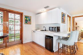 Las Olas Oasis by Avantstay Minutes to the Beach Hot Tub