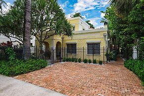 Las Olas Oasis by Avantstay Minutes to the Beach Hot Tub