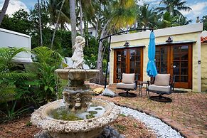 Las Olas Oasis by Avantstay Minutes to the Beach Hot Tub