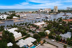 Las Olas Oasis by Avantstay Minutes to the Beach Hot Tub