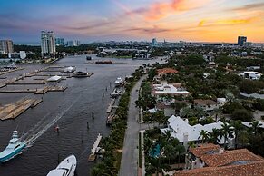 Las Olas Oasis by Avantstay Minutes to the Beach Hot Tub