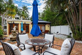 Las Olas Oasis by Avantstay Minutes to the Beach Hot Tub