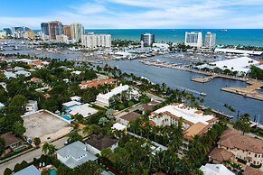 Las Olas Oasis by Avantstay Minutes to the Beach Hot Tub