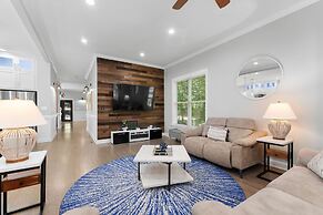 Laid Back Lake Life by Avantstay Waterfront View