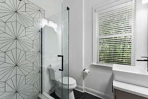 Laid Back Lake Life by Avantstay Waterfront View