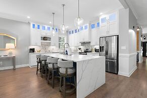 Laid Back Lake Life by Avantstay Waterfront View