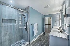 Laid Back Lake Life by Avantstay Waterfront View