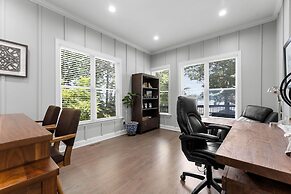 Laid Back Lake Life by Avantstay Waterfront View