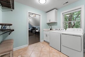 Laid Back Lake Life by Avantstay Waterfront View