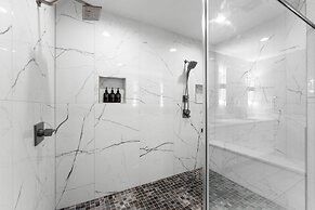 Laid Back Lake Life by Avantstay Waterfront View