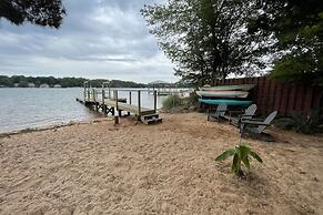 Laid Back Lake Life by Avantstay Waterfront View