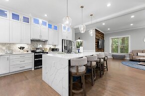 Laid Back Lake Life by Avantstay Waterfront View