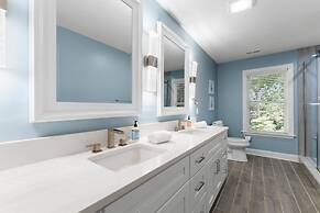 Laid Back Lake Life by Avantstay Waterfront View