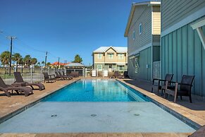 Ridley Retreat Community Pool Mins to the Beach Corpus Christi Port A