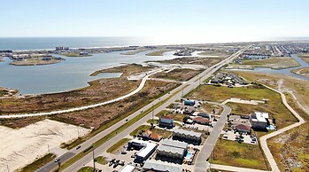 Ridley Retreat Community Pool Mins to the Beach Corpus Christi Port A