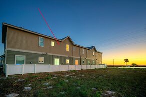 Ridley Retreat Community Pool Mins to the Beach Corpus Christi Port A