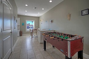 Ridley Retreat Community Pool Mins to the Beach Corpus Christi Port A