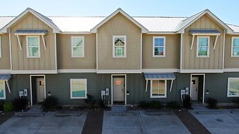 Ridley Retreat Community Pool Mins to the Beach Corpus Christi Port A