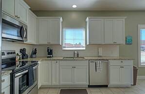 Ridley Retreat Community Pool Mins to the Beach Corpus Christi Port A