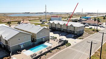 Ridley Retreat Community Pool Mins to the Beach Corpus Christi Port A