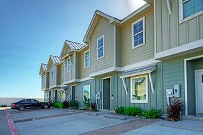 Ridley Retreat Community Pool Mins to the Beach Corpus Christi Port A