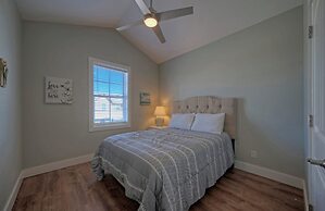 Ridley Retreat Community Pool Mins to the Beach Corpus Christi Port A