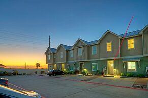 Ridley Retreat Community Pool Mins to the Beach Corpus Christi Port A
