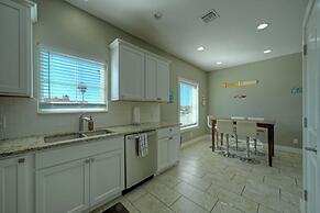 Ridley Retreat Community Pool Mins to the Beach Corpus Christi Port A