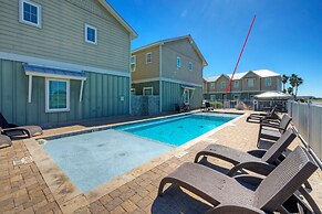 Ridley Retreat Community Pool Mins to the Beach Corpus Christi Port A