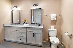 The Magnolia 8 by Avantstay Downtown Balcony