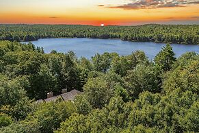 Pocono Bear Den by Avantstay Stylish Modern Deck w Grill Outdoor Dinin