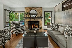 Pocono Bear Den by Avantstay Stylish Modern Deck w Grill Outdoor Dinin