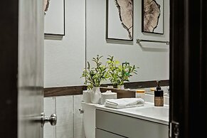 Pocono Bear Den by Avantstay Stylish Modern Deck w Grill Outdoor Dinin