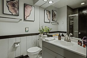 Pocono Bear Den by Avantstay Stylish Modern Deck w Grill Outdoor Dinin