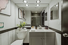 Pocono Bear Den by Avantstay Stylish Modern Deck w Grill Outdoor Dinin