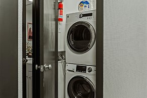 Pocono Bear Den by Avantstay Stylish Modern Deck w Grill Outdoor Dinin