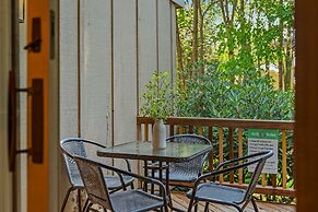 Pocono Bear Den by Avantstay Stylish Modern Deck w Grill Outdoor Dinin