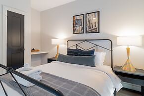 Astra Modern Midtown Retreat With Pool Gym Steps to Dining Broadway