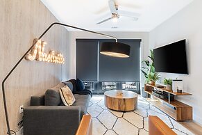 Astra Modern Midtown Retreat With Pool Gym Steps to Dining Broadway