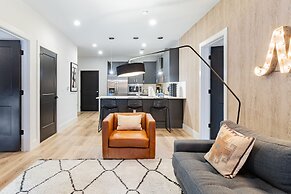 Astra Modern Midtown Retreat With Pool Gym Steps to Dining Broadway