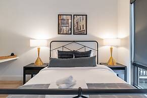 Astra Modern Midtown Retreat With Pool Gym Steps to Dining Broadway
