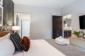 Astra Modern Midtown Retreat With Pool Gym Steps to Dining Broadway